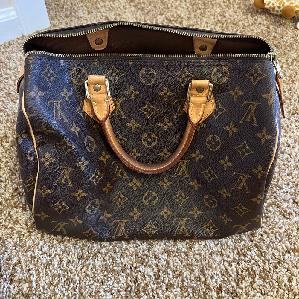 Louis Vuitton monogram speedy 30. Authentic.